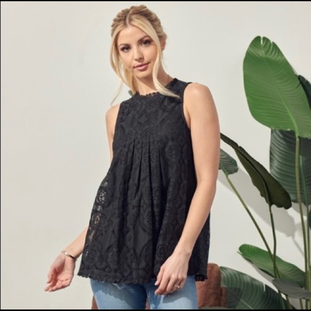 The AVRIL Sleeveless Floral Lace Top